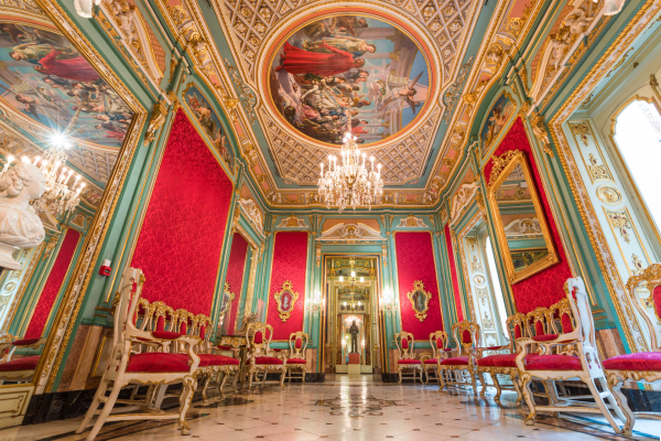 El Palacio del Marqués de Dos Aguas: Elegancia Barroca