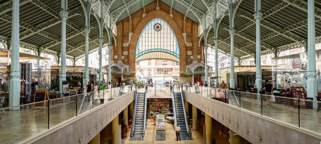 El Mercado de Colón: Modernismo y Sabores